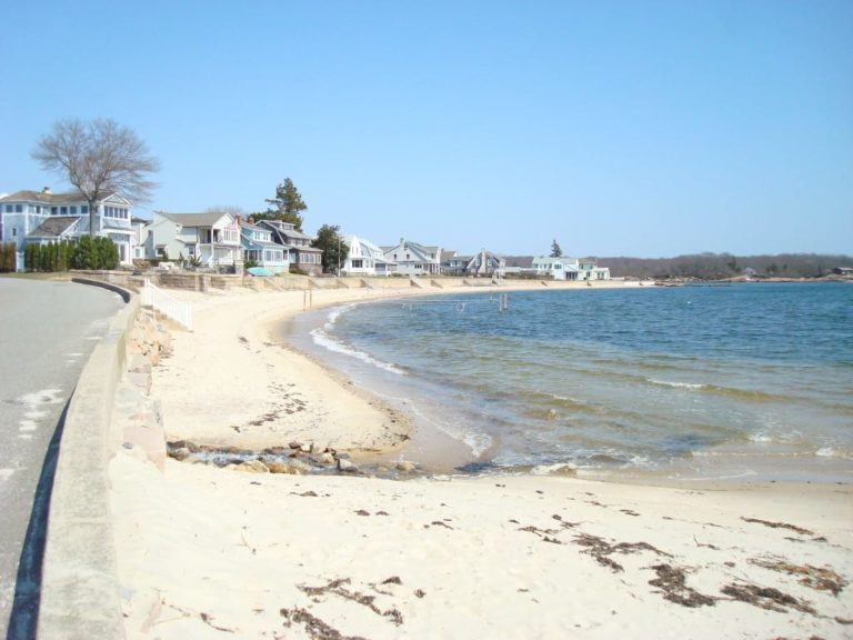 Giants Neck heights beach 768x576